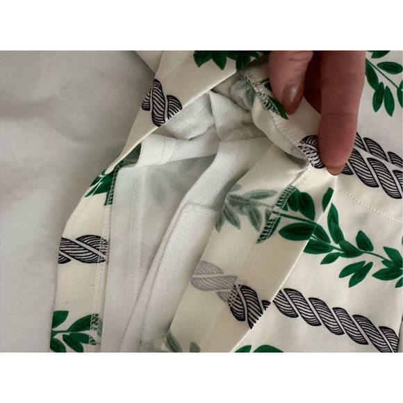 Lulu's green vine shorts - Picture 5 of 5